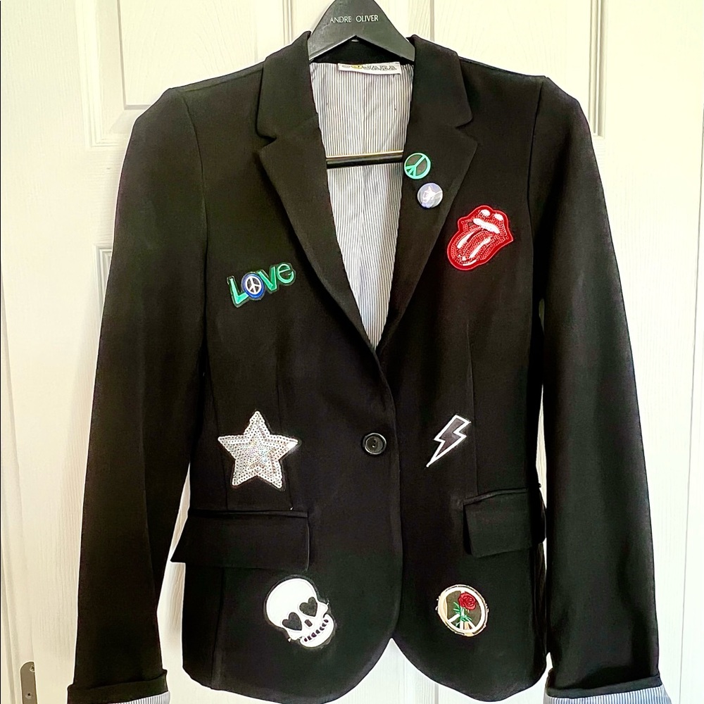 This primed Womens' jacket is party ready! Sz Sm